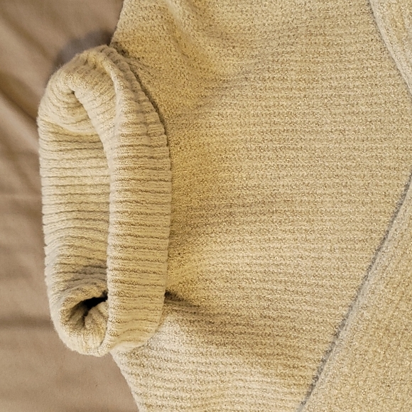 Large turtle neck, sooo cozy - Picture 2 of 3